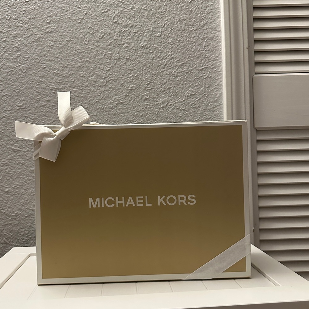 MICHAEL KORS GIFT BOX‎
